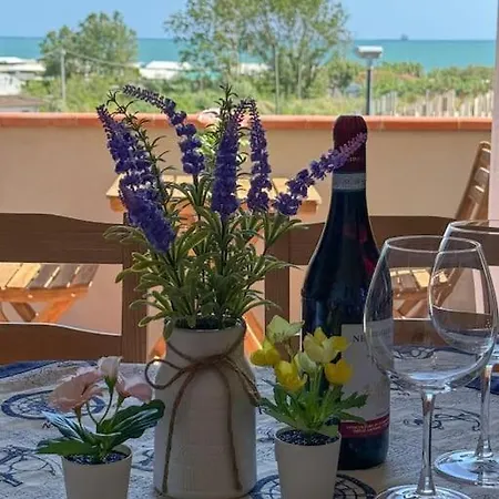 Charming Loft Fronte Mare Marinella di Sarzana